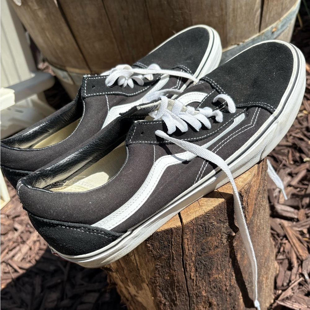 Vans Men's Black and White Sneakers